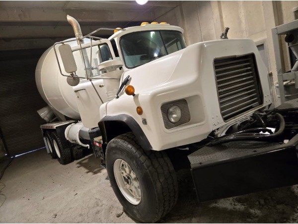 2000 MACK DM690 CONCRETE MIXER TRUCK - 2 UNITS AVAILABLE